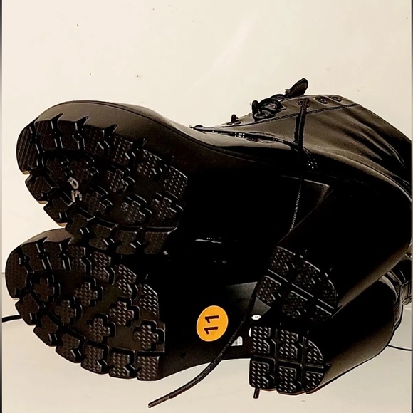 Women's Smooth Patent Leather 7 Eyelet Boots Size 11 M- Black Seychelles - Picture 4 of 6